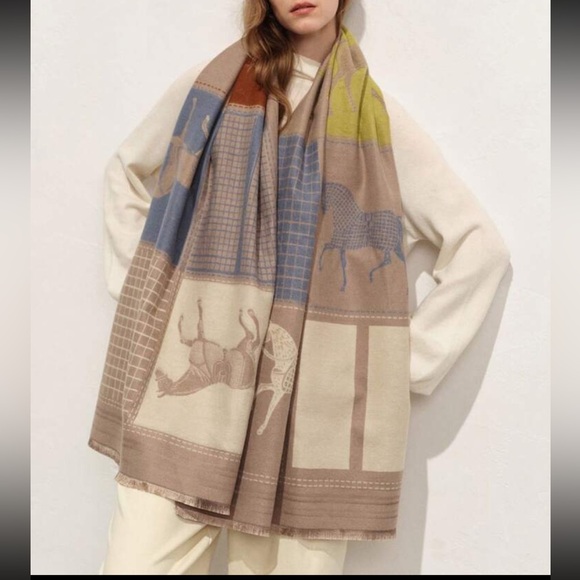 Classic Abstract Geo Horse Pattern Scarf Wrap - Picture 3 of 6